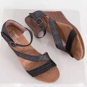 TOMS | Clarissa Wedge Sandal in Black Metallic Linen Size 9.5US